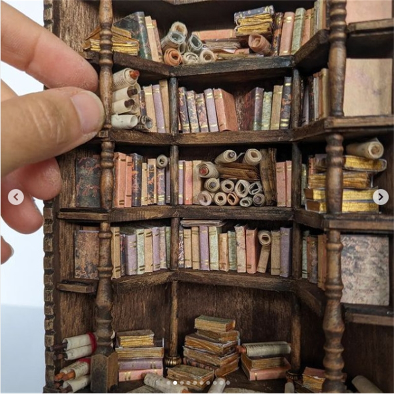 Миниатюрный книжный шкаф-витри – обзор и цена Vintage And Collectible Books